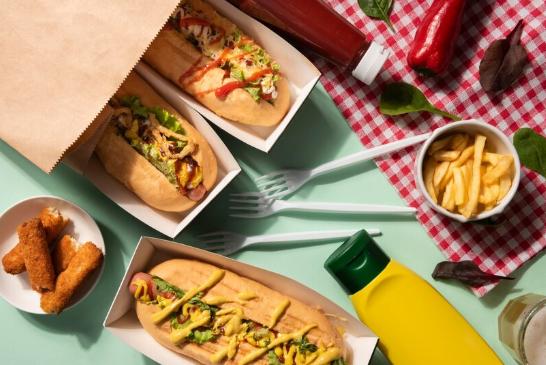 hotdogs from a food truck